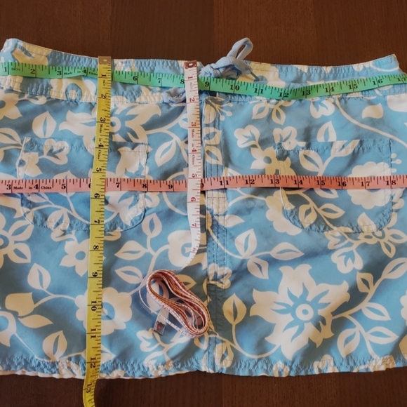 Reversible Board/swim skirt. Front pockets,velcro and shoelace closure. - Picture 12 of 16